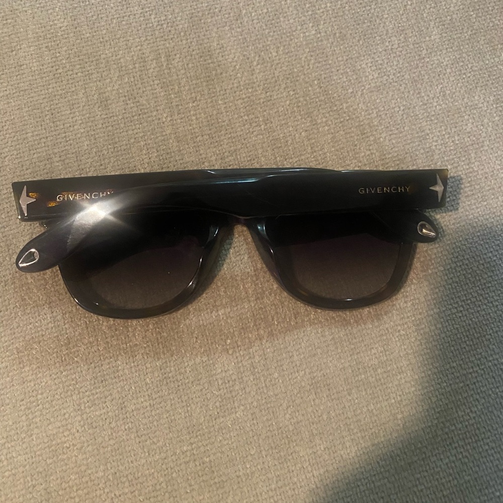 Givenchy Sunglasses GV 7010/S 08690 🔥🔥🔥🔥🔥 - Picture 9 of 12